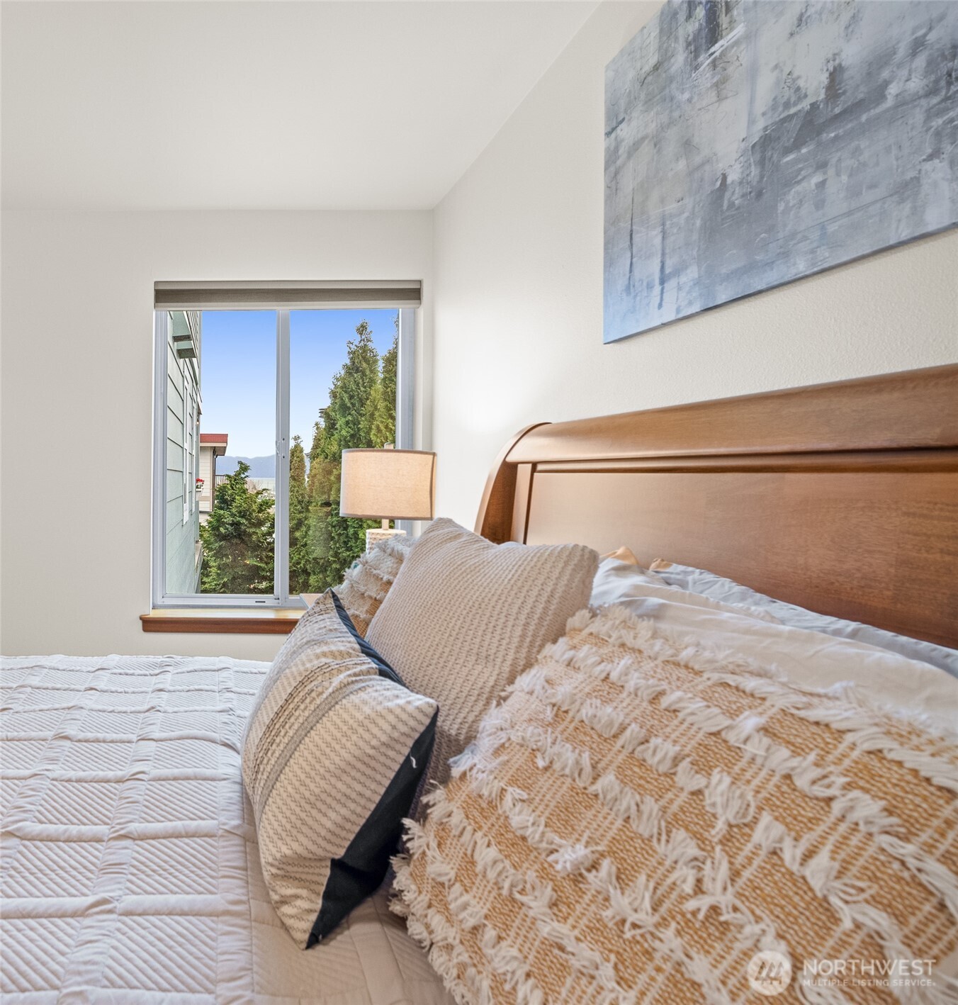 1011 Bancroft Street, Unit 204 Bellingham, WA 98225 - Photo 19 of 32 a bedroom with a bed and a window