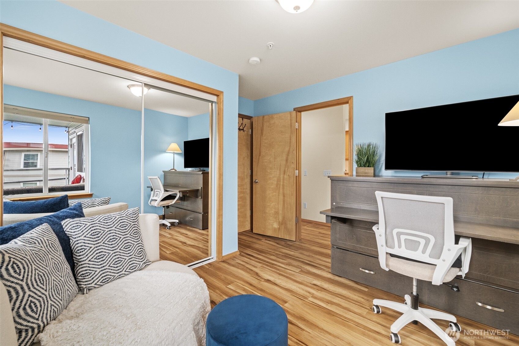 1011 Bancroft Street, Unit 204 Bellingham, WA 98225 - Photo 23 of 32 a living room with furniture and a flat screen tv