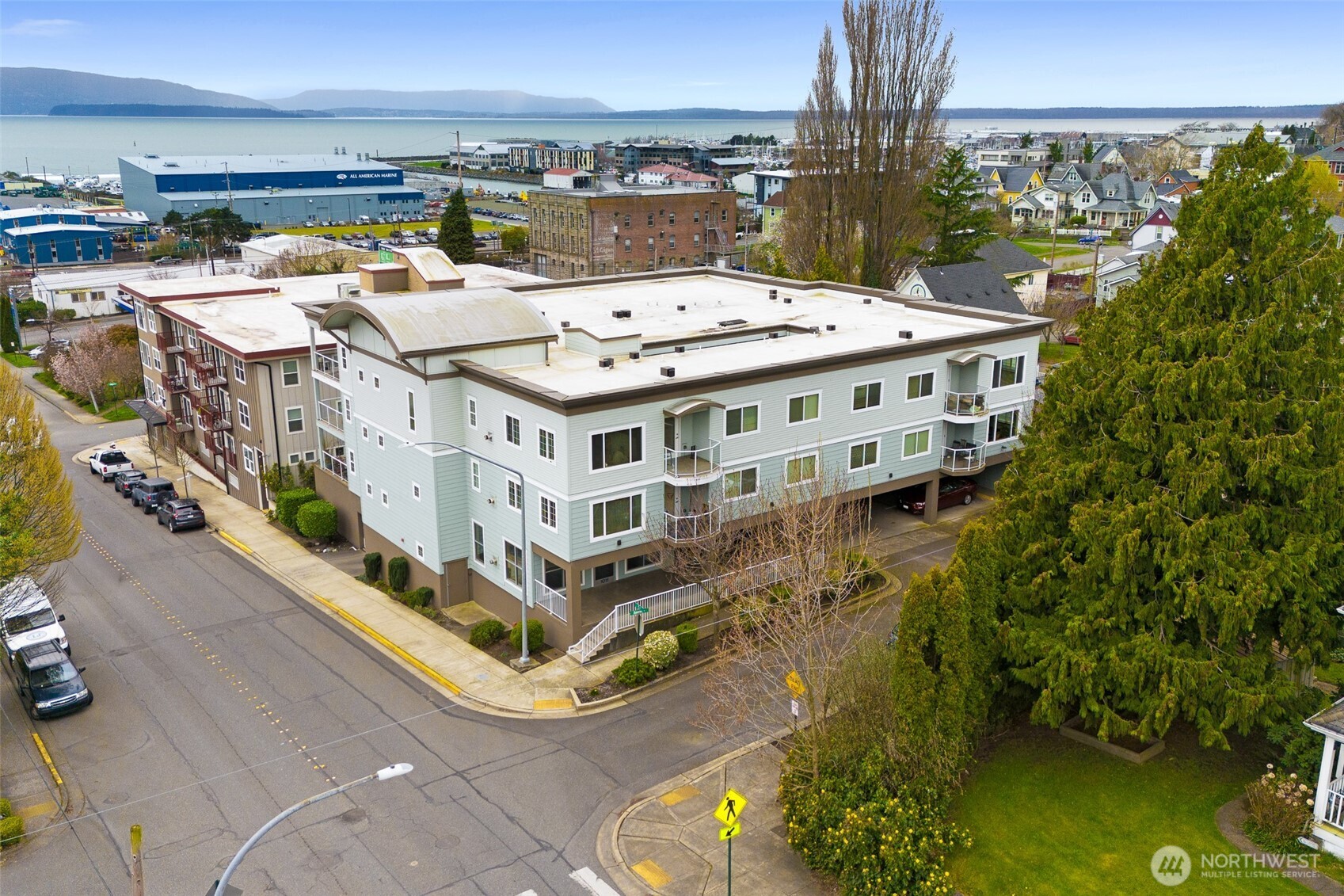 1011 Bancroft Street, Unit 204 Bellingham, WA 98225 - Photo 32 of 32 a large building with a clock tower in middle
