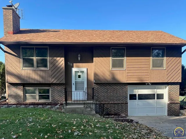 $209,500 | 918 East Logan Avenue, Emporia, KS 66801