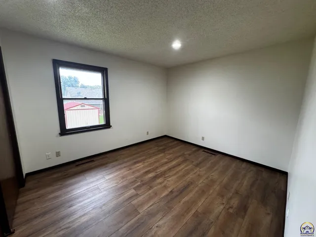 $209,500 | 918 East Logan Avenue, Emporia, KS 66801