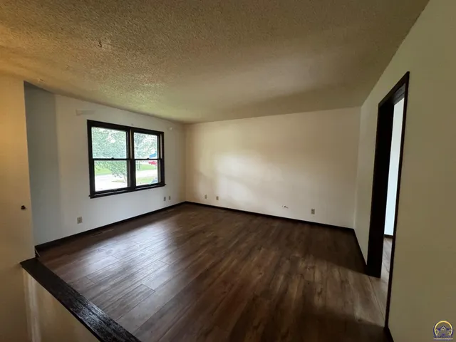 $209,500 | 918 East Logan Avenue, Emporia, KS 66801