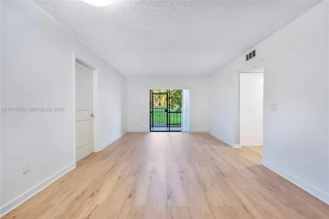 $2,700 | 9912 Hammocks Boulevard, Unit 10441, Miami, FL 33196