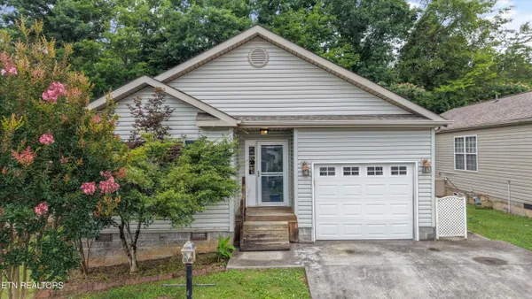 $299,900 | 7413 Werkbund Way, Knoxville, TN 37920