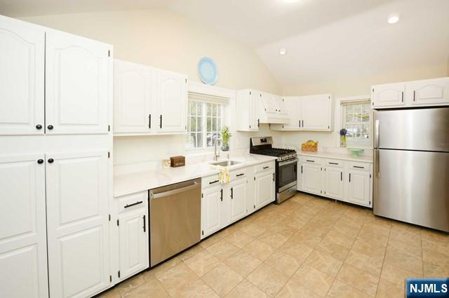 13 Orangeburgh Road Old Tappan, NJ 07675 - Photo 8 of 25 Gallery Image 8