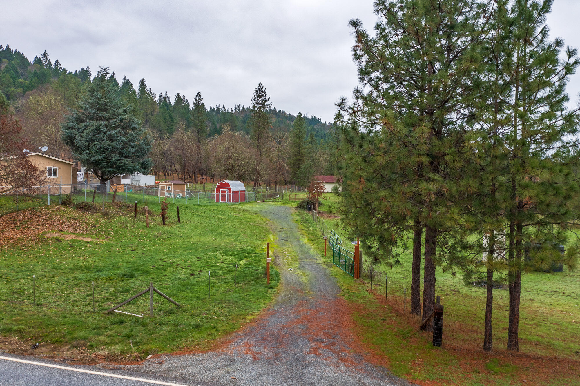 2530 Robertson Bridge Road Grants Pass, OR 97526 - Photo 30 of 36 2530 Robertson Bridge Rd-032
