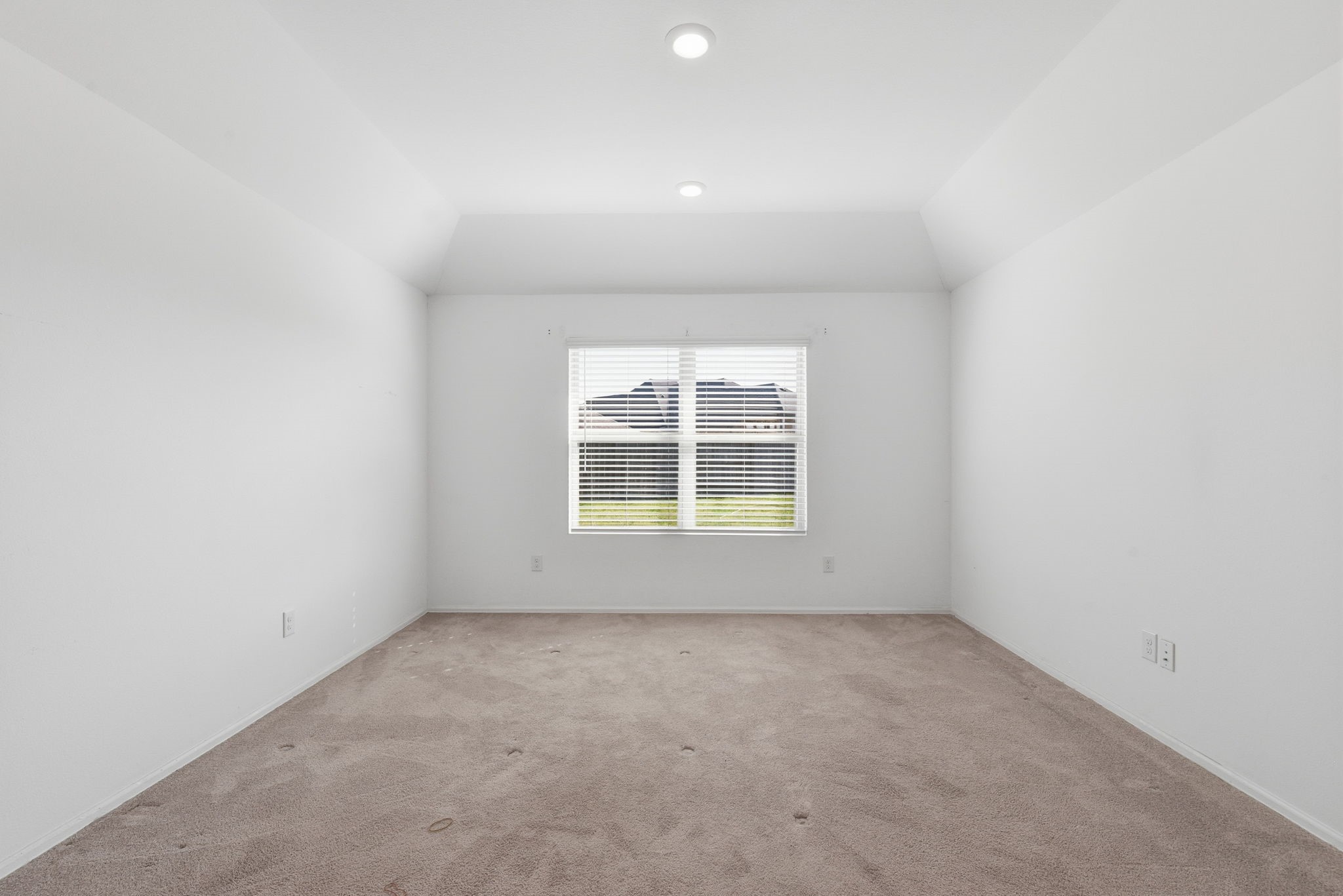 9010 Brazos Drive Baytown, TX 77521 - Photo 21 of 37 an empty room with a window