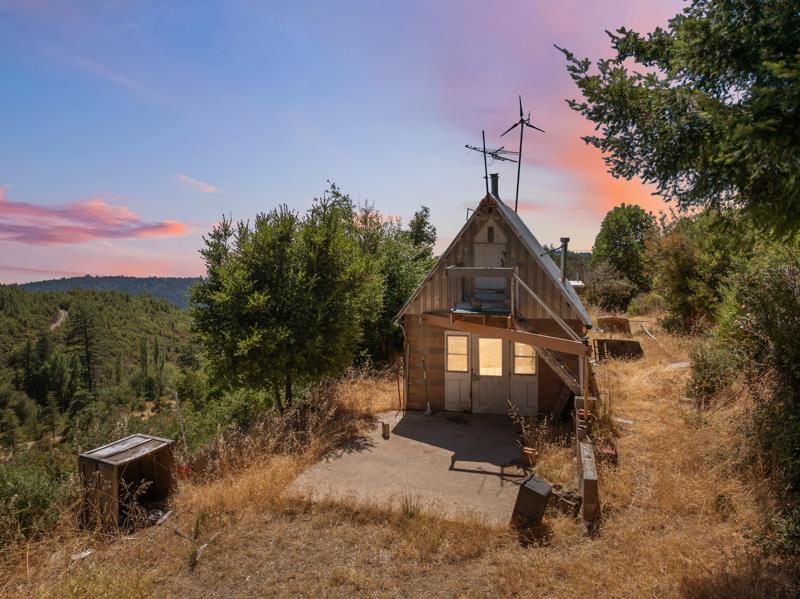 101 Silverline Road Los Gatos, CA 95033 - Photo 5 of 19 a front view of a house with a yard