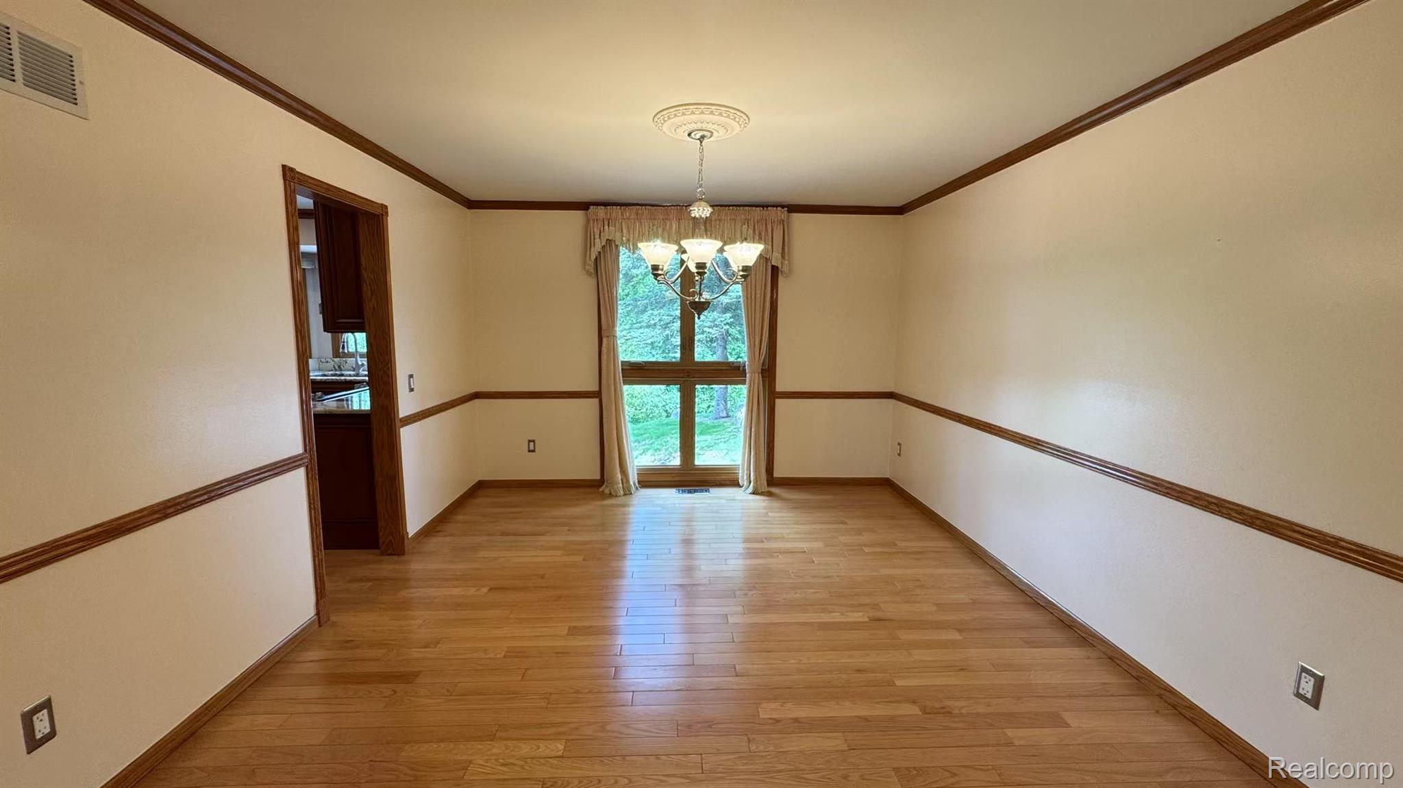 3440 Salem Drive Rochester, MI 48306 - Photo 7 of 33 Image_20260623231632_425_7.jpg