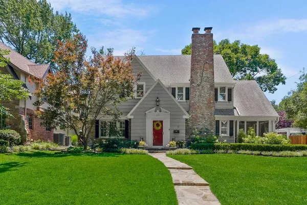 $950,000 | 631 West 66th Terrace, Kansas City, MO 64113