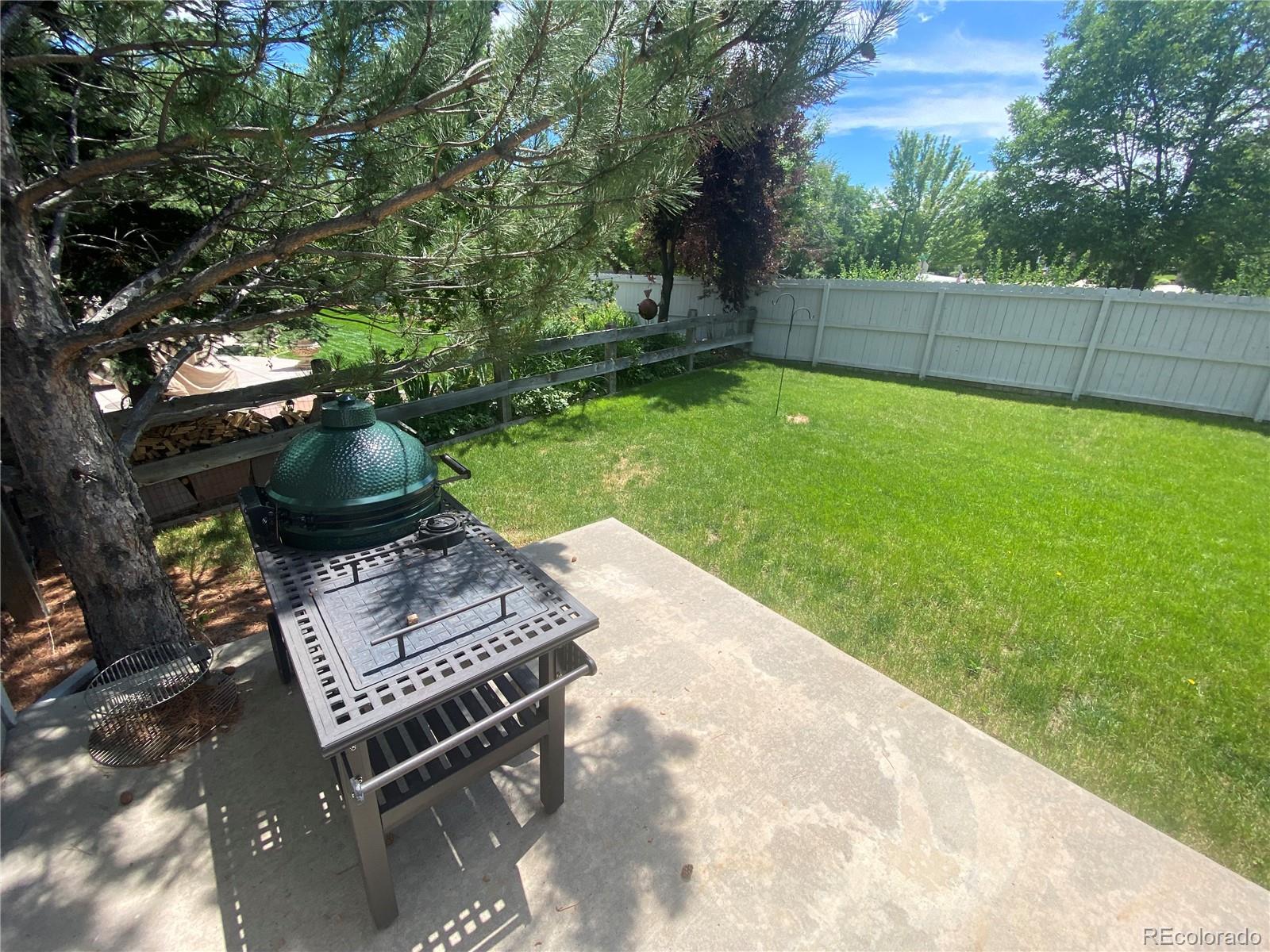 7100 Cerney Circle Castle Pines, CO 80108 - Photo 22 of 22 a backyard of a house with table and chairs