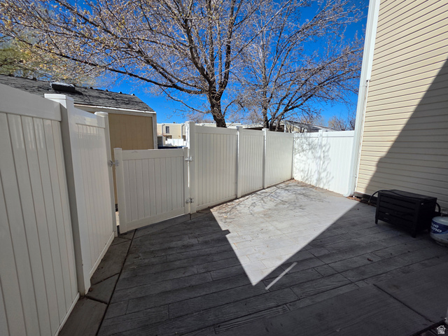 5265 South Rome Beauty Park Murray, UT 84123 - Photo 4 of 35 Patio front yard