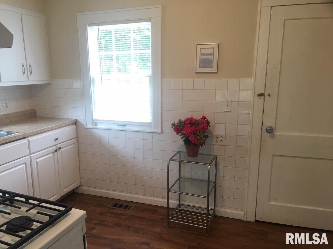 914 North 11th Street Springfield, IL 62702 - Photo 5 of 30