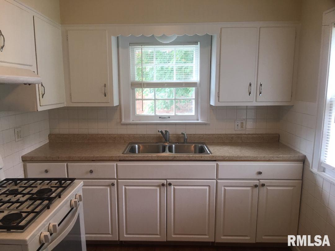 914 North 11th Street Springfield, IL 62702 - Photo 6 of 30
