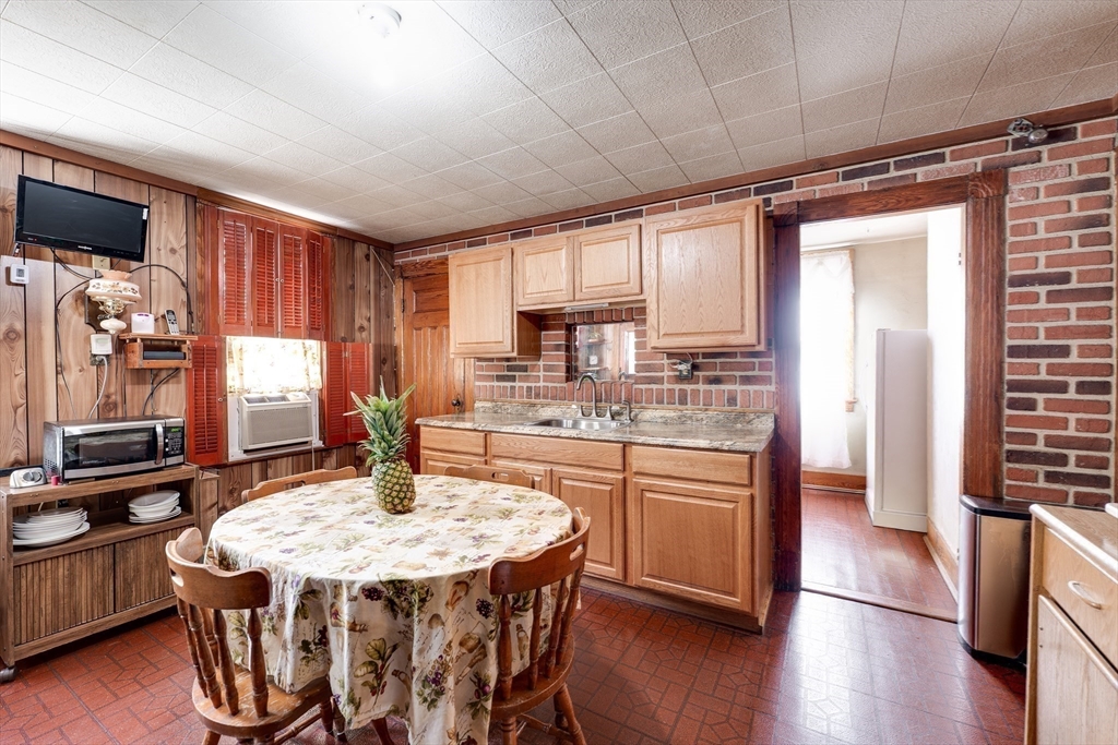 95 Grand Street Springfield, MA 01108 - Photo 9 of 42 Gallery Image 9