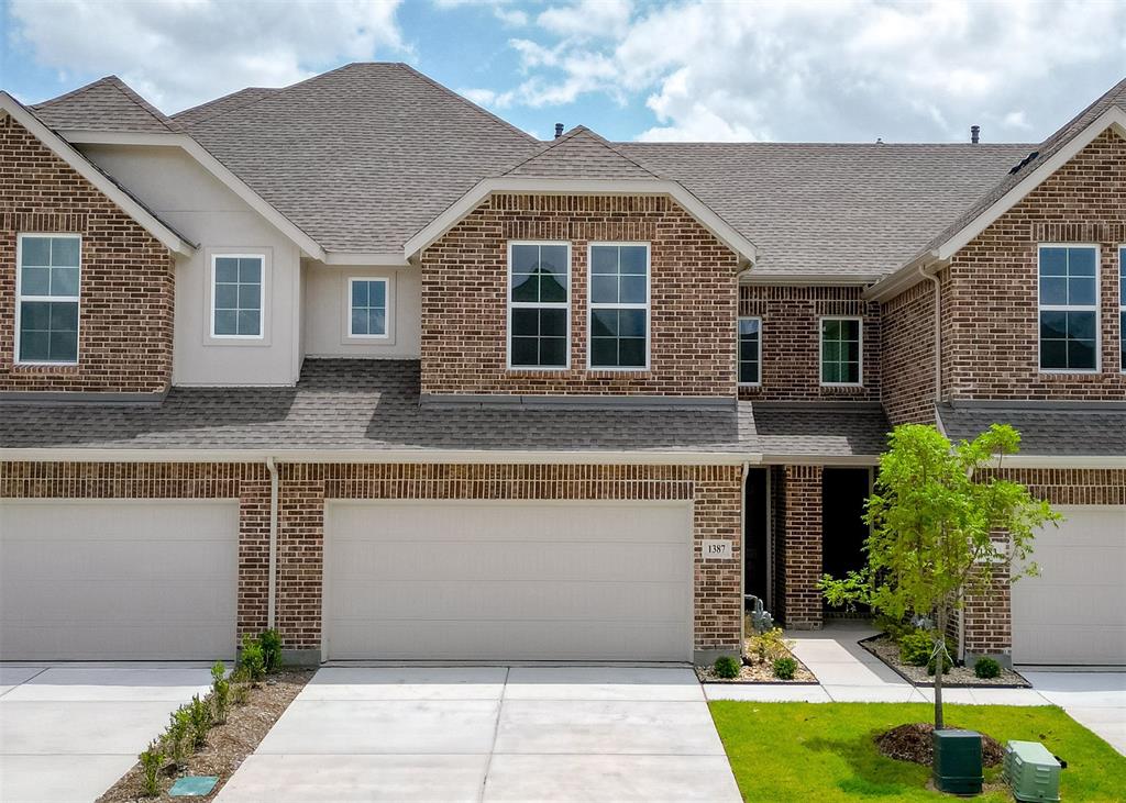 a front view of house with yard