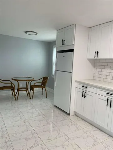 $2,400 | 10106 Royal Acres Court, Tampa, FL 33615