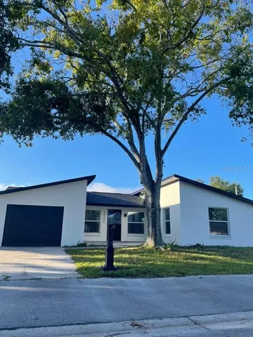 $2,400 | 10106 Royal Acres Court, Tampa, FL 33615