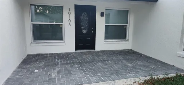 $2,400 | 10106 Royal Acres Court, Tampa, FL 33615