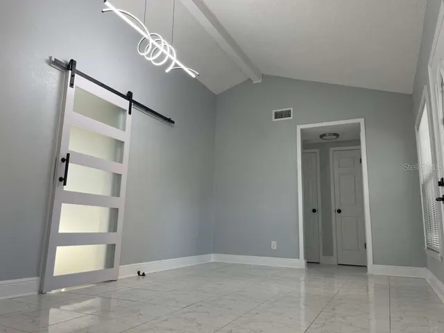 $2,400 | 10106 Royal Acres Court, Tampa, FL 33615