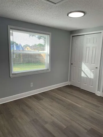 $2,400 | 10106 Royal Acres Court, Tampa, FL 33615