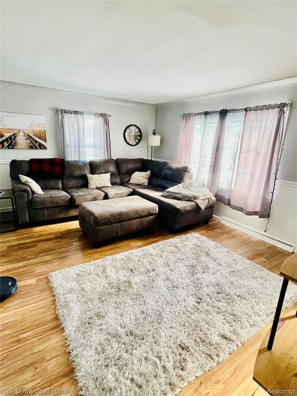 215 4th Street Fenton, MI 48430 - Photo 5 of 16 IMG_3890.jpg