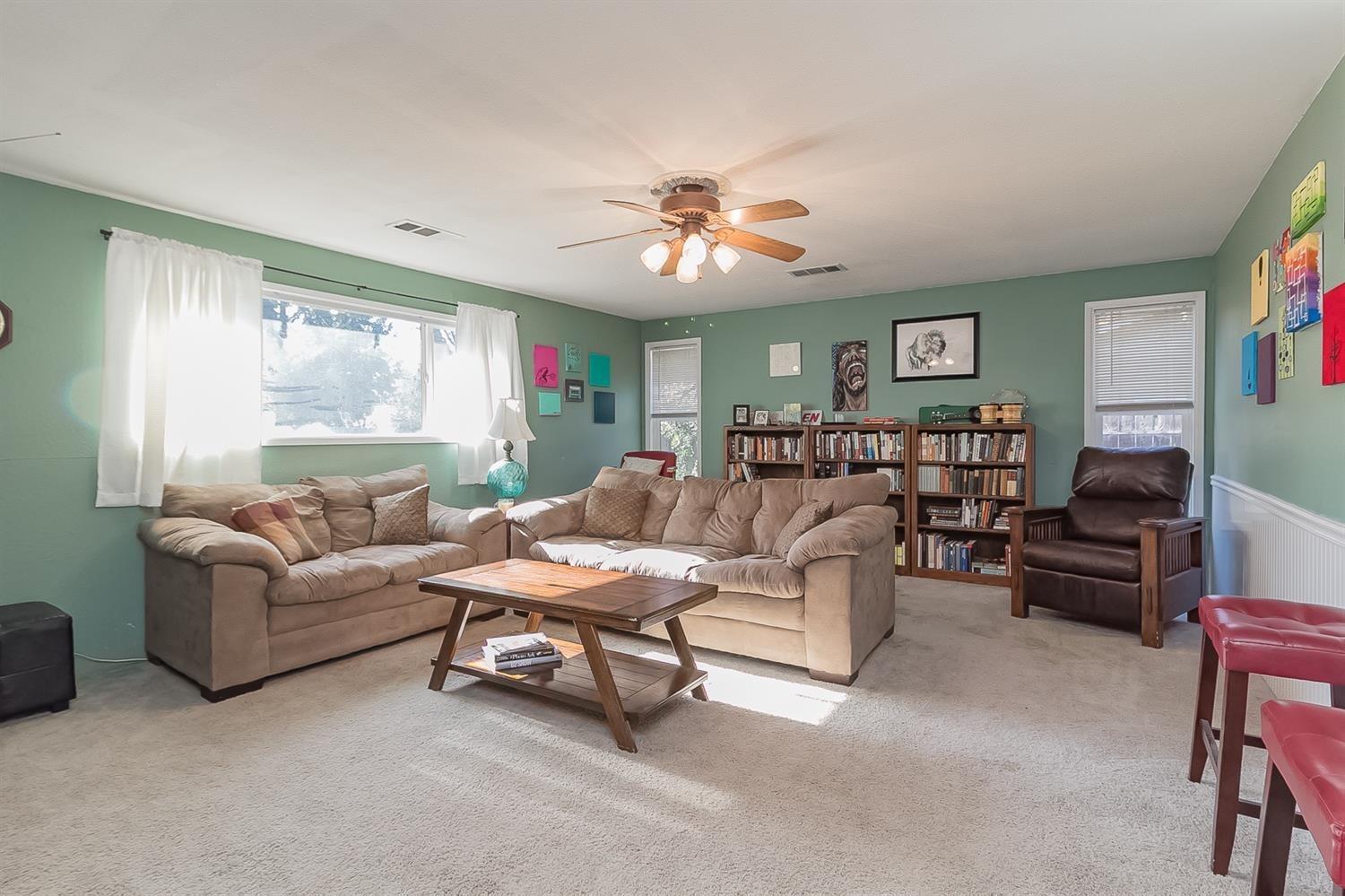 2800 Delta Waters Road Medford, OR 97504 - Photo 11 of 22 2nd Spacious Living Space