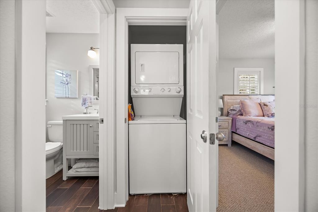 815 Spring Park Loop Celebration, FL 34747 - Photo 38 of 51 a en suite bathroom with a sink and a mirror