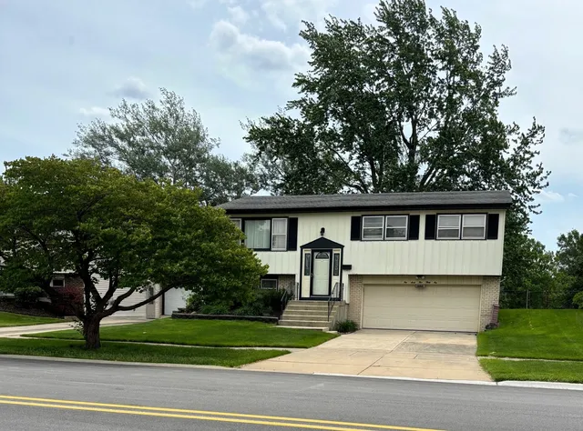 $299,900 | 16531 76th Avenue, Tinley Park, IL 60477