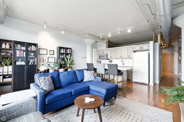 $239,000 | 1524 South Sangamon Street, Unit 414S, Chicago, IL 60608