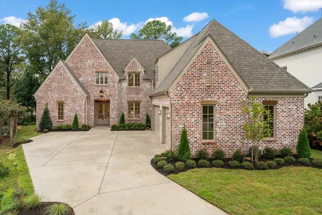 a view of house with garden