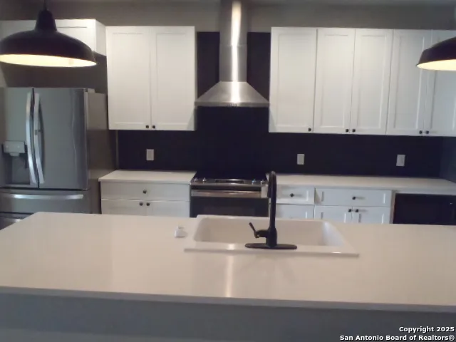 $385,000 | 105 Antonio Perez, Blanco, TX 78606