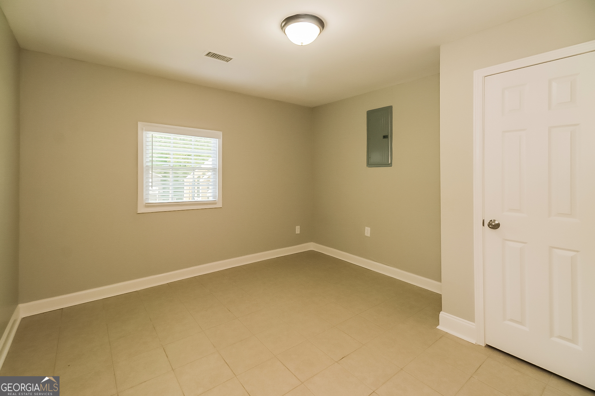 6862 Red Maple Drive Rex, GA 30273 - Photo 12 of 18 an empty room with windows