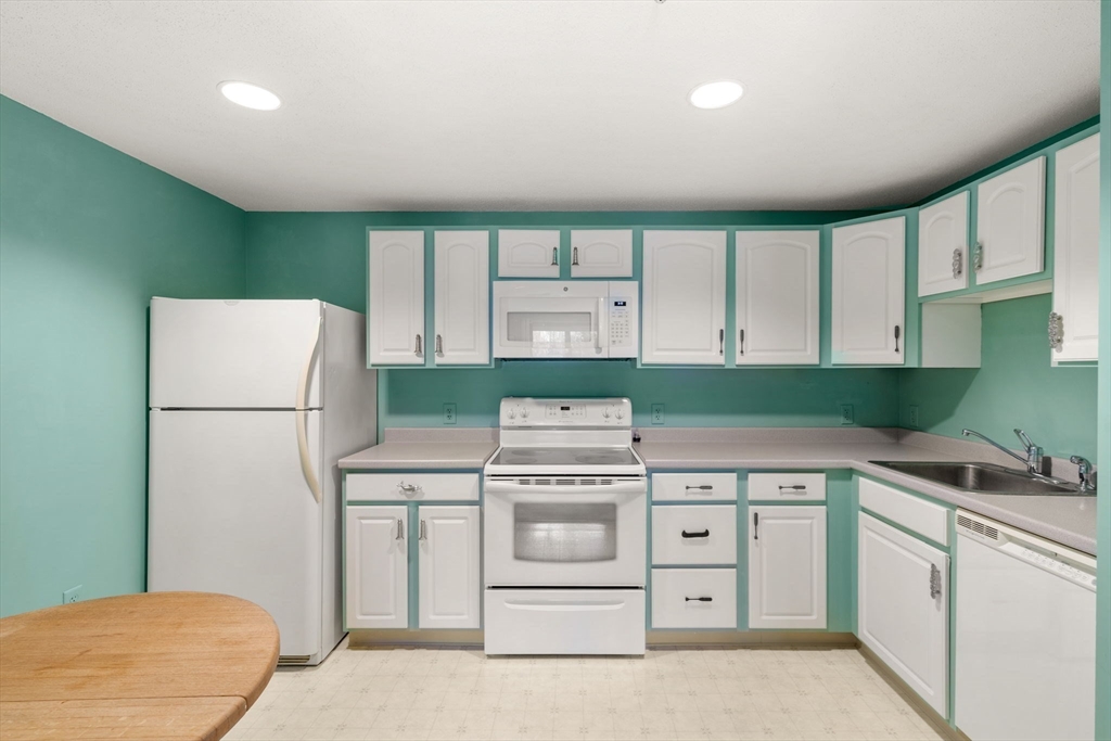 2 Ocean Avenue, Unit 1M Gloucester, MA 01930 - Photo 2 of 34