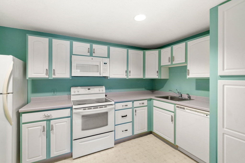 2 Ocean Avenue, Unit 1M Gloucester, MA 01930 - Photo 3 of 34