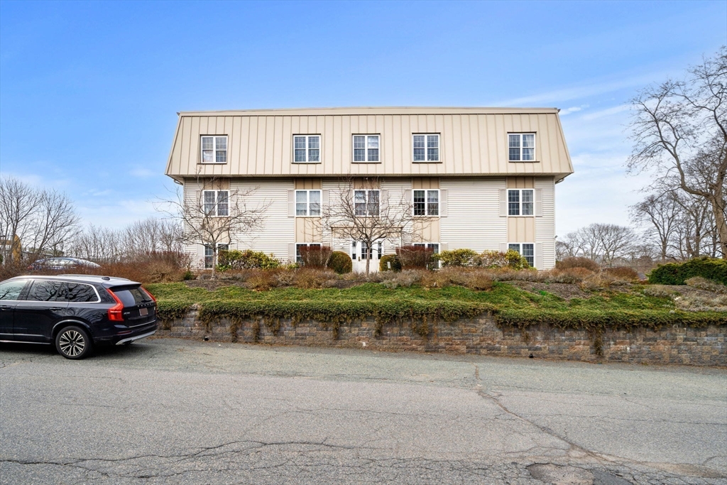 2 Ocean Avenue, Unit 1M Gloucester, MA 01930 - Photo 31 of 34