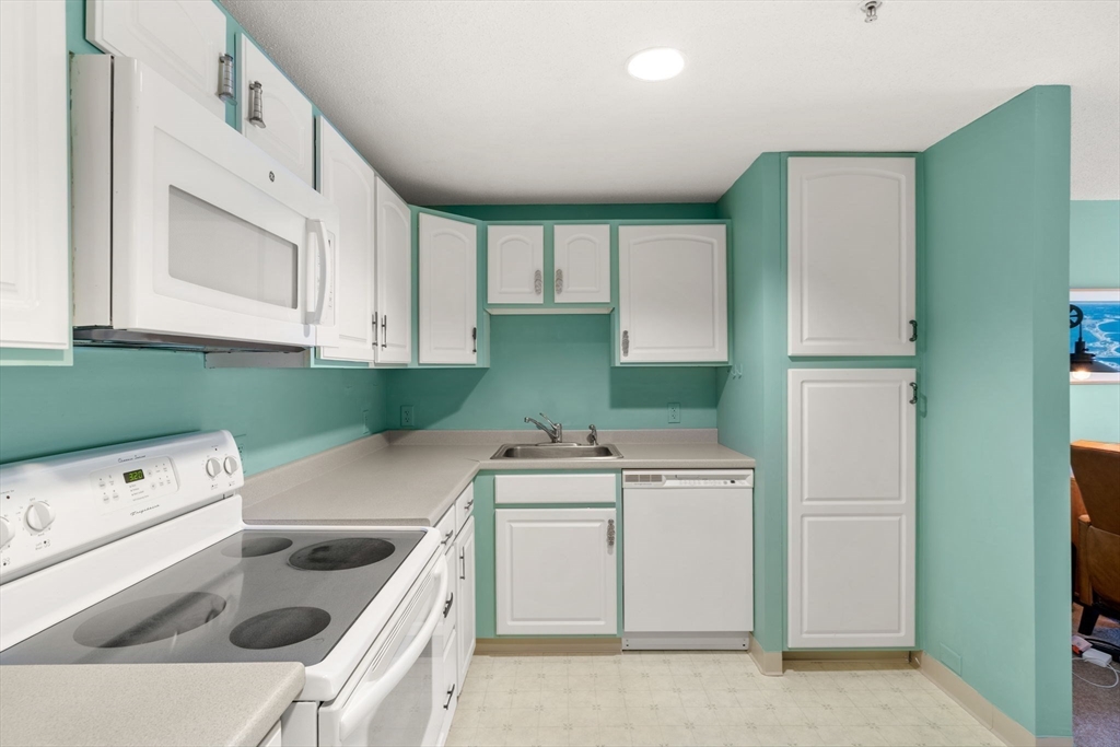 2 Ocean Avenue, Unit 1M Gloucester, MA 01930 - Photo 5 of 34