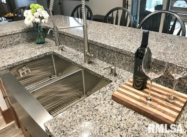 $675,000 | 7216 Valley Drive, Bettendorf, IA 52722