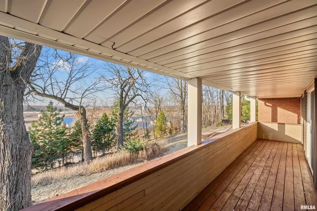 $675,000 | 7216 Valley Drive, Bettendorf, IA 52722