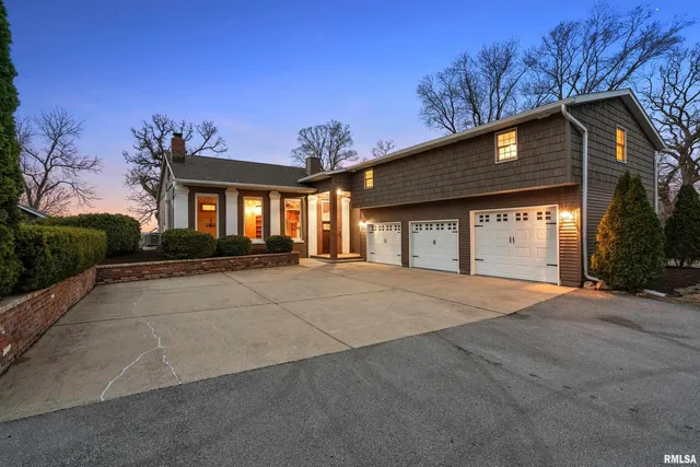 $675,000 | 7216 Valley Drive, Bettendorf, IA 52722