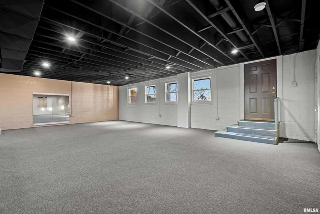 $675,000 | 7216 Valley Drive, Bettendorf, IA 52722