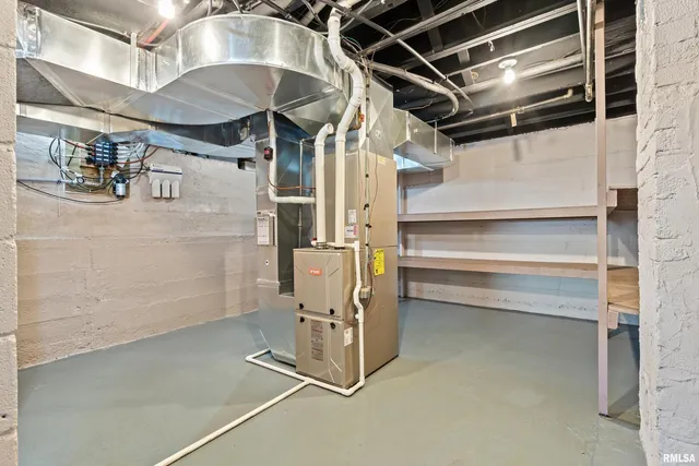 $675,000 | 7216 Valley Drive, Bettendorf, IA 52722