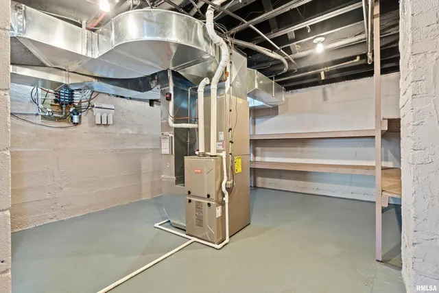 $675,000 | 7216 Valley Drive, Bettendorf, IA 52722