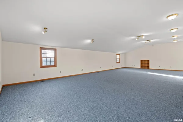 $670,000 | 7216 Valley Drive, Bettendorf, IA 52722