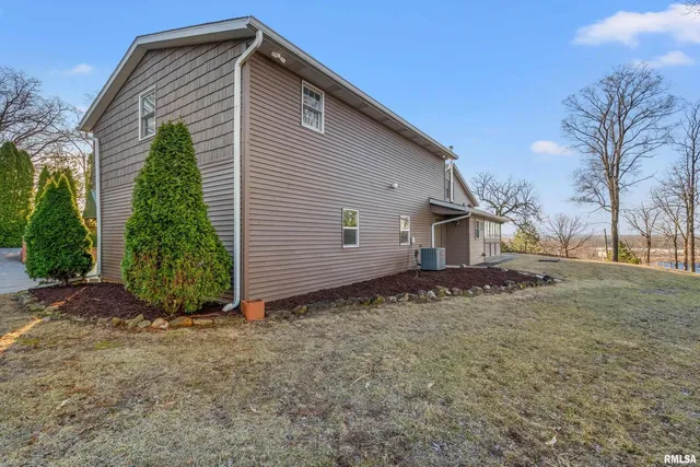 $675,000 | 7216 Valley Drive, Bettendorf, IA 52722