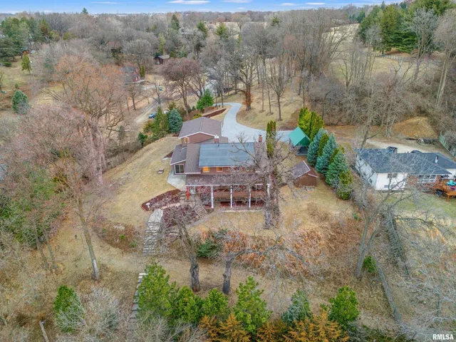 $675,000 | 7216 Valley Drive, Bettendorf, IA 52722