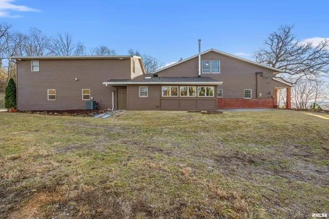 $675,000 | 7216 Valley Drive, Bettendorf, IA 52722