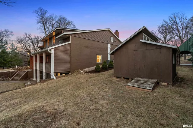 $675,000 | 7216 Valley Drive, Bettendorf, IA 52722