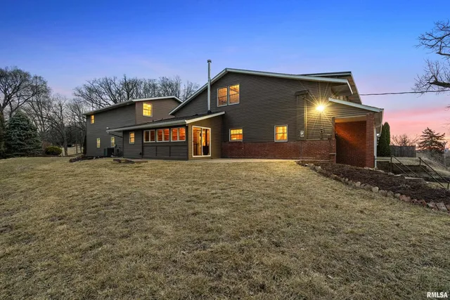 $675,000 | 7216 Valley Drive, Bettendorf, IA 52722