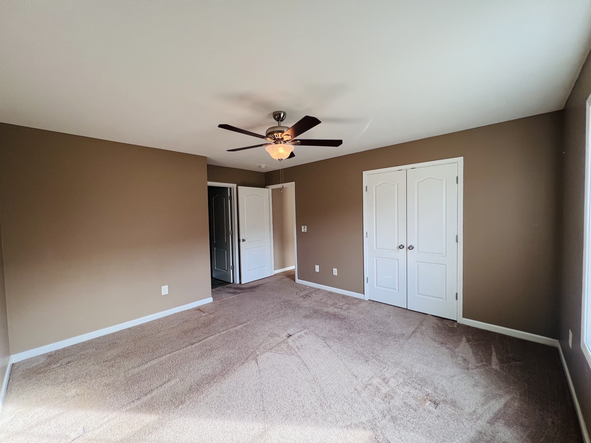 8659 Dog Branch Road Mount Pleasant, TN 38474 - Photo 27 of 36 a view of a livingroom with a ceiling fan
